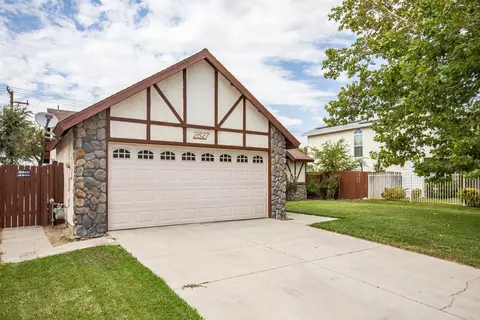 2627 Avoca St, Lancaster, CA 93535 photo 3