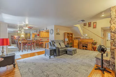 216 Eagle Ln, Palmdale, CA 93551 photo 8