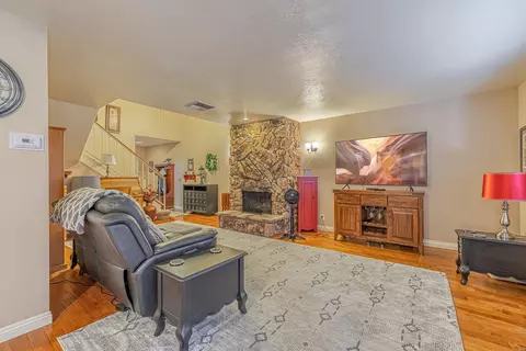 216 Eagle Ln, Palmdale, CA 93551 photo 9
