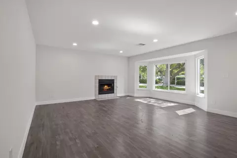 43833 20th St E, Lancaster, CA 93535 photo 2