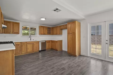 43833 20th St E, Lancaster, CA 93535 photo 4