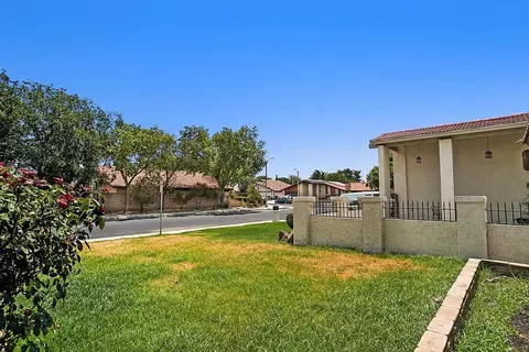 43745 Elm Ave, Lancaster, CA 93534 photo 2