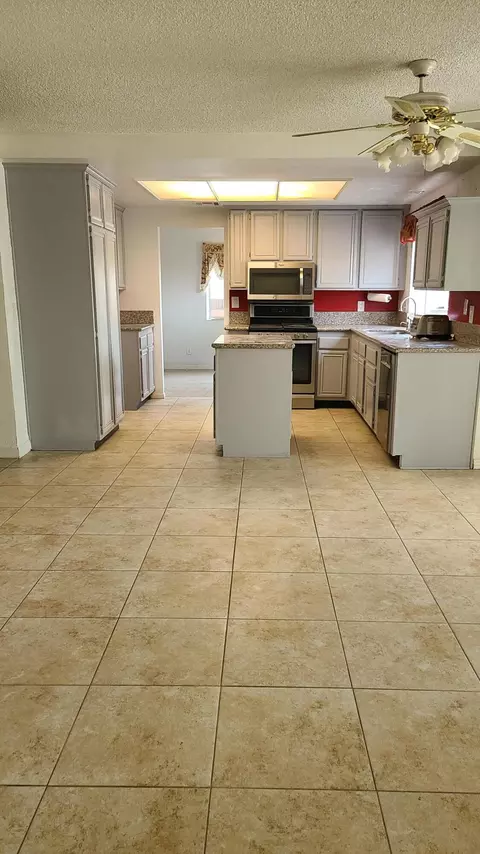 43944 Fallon Dr, Lancaster, CA 93535 photo 7