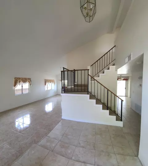 43944 Fallon Dr, Lancaster, CA 93535 photo 2