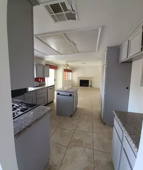 43944 Fallon Dr, Lancaster, CA 93535 photo 5