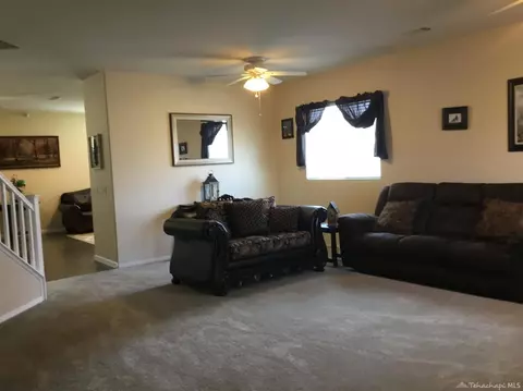 1453 Ponderosa Dr, Tehachapi, CA 93561 photo 2