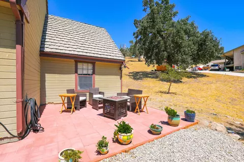 30151 Garces Ct, Tehachapi, CA 93561 photo 5