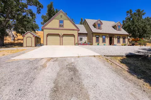 30151 Garces Ct, Tehachapi, CA 93561 photo 2