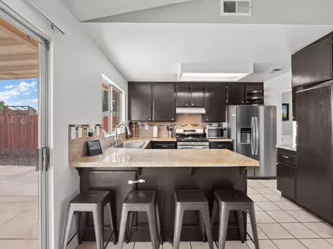 37490 Sheffield Dr, Palmdale, CA 93550 photo 8