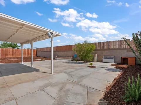 37490 Sheffield Dr, Palmdale, CA 93550 photo 24