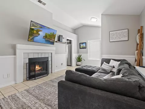 37490 Sheffield Dr, Palmdale, CA 93550 photo 3