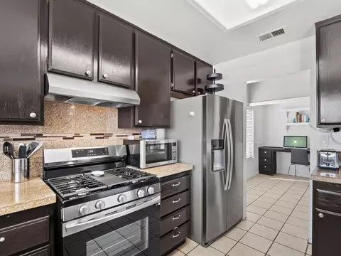 37490 Sheffield Dr, Palmdale, CA 93550 photo 10