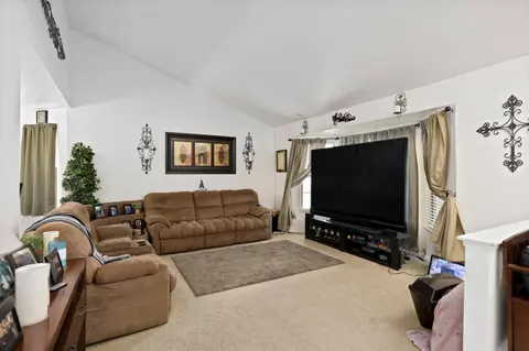 44216 Ruthron Ave, Lancaster, CA 93536 photo 3