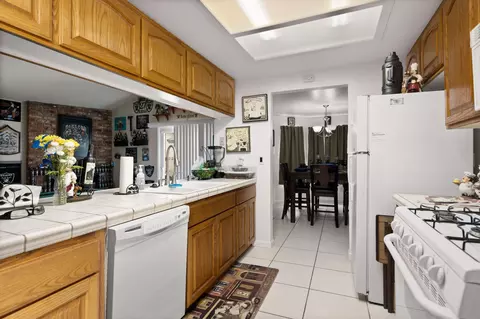 44216 Ruthron Ave, Lancaster, CA 93536 photo 2