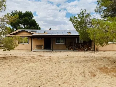 27232 Cahuilla Rd, Apple Valley, CA 92307 photo 2