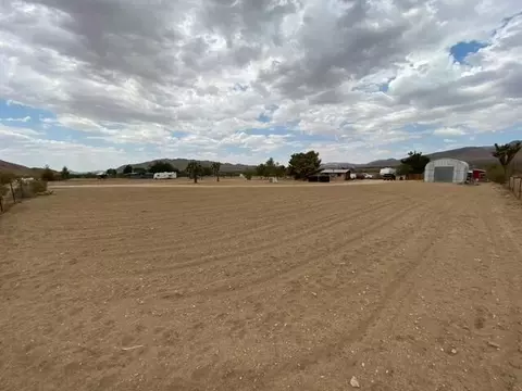 27232 Cahuilla Rd, Apple Valley, CA 92307 photo 4