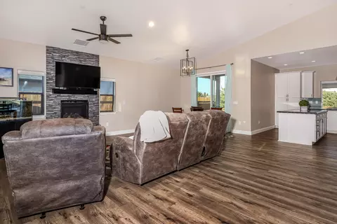 20916 Ridgeway Dr, Tehachapi, CA 93561 photo 10