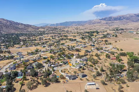 20916 Ridgeway Dr, Tehachapi, CA 93561 photo 38
