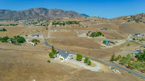 19800 Pine Ridge Dr, Tehachapi, CA 93561 photo 38