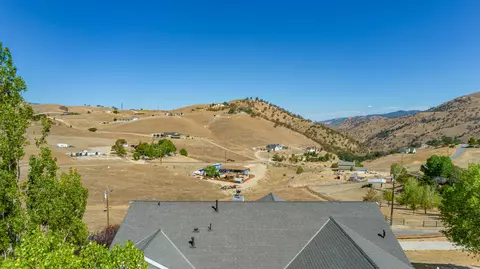 19800 Pine Ridge Dr, Tehachapi, CA 93561 photo 45