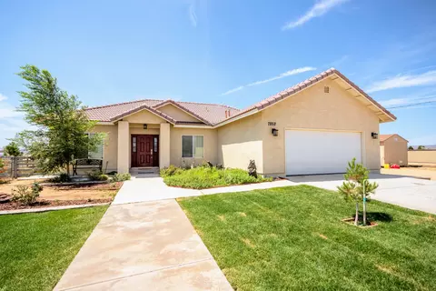 7852 Avenue E10 W, Lancaster, CA 93536 photo 2