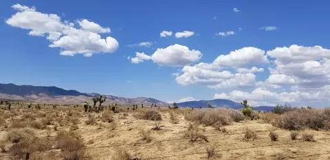 245 Th St W, Rosamond, CA 93560