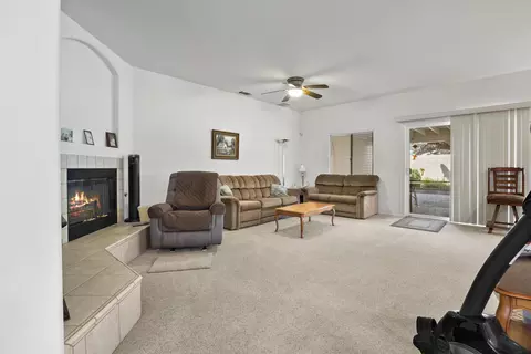 42914 Fairlee Dr, Lancaster, CA 93536 photo 5