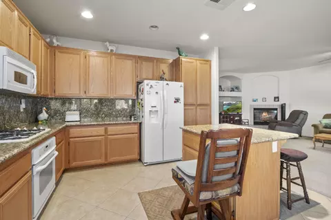 42914 Fairlee Dr, Lancaster, CA 93536 photo 9