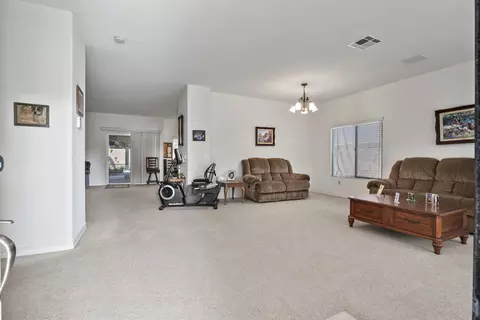 42914 Fairlee Dr, Lancaster, CA 93536 photo 2