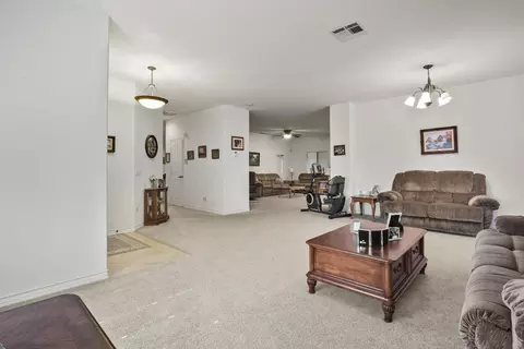 42914 Fairlee Dr, Lancaster, CA 93536 photo 4