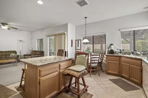 42914 Fairlee Dr, Lancaster, CA 93536 photo 10