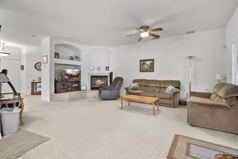 42914 Fairlee Dr, Lancaster, CA 93536 photo 6