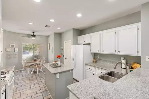 1822 Windermere Dr, Lancaster, CA 93534 photo 4