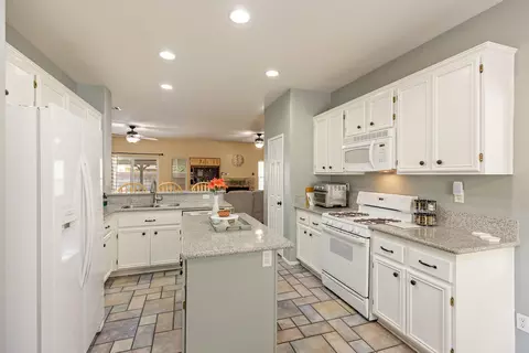 1822 Windermere Dr, Lancaster, CA 93534 photo 6
