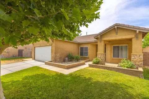 1822 Windermere Dr, Lancaster, CA 93534 photo 2