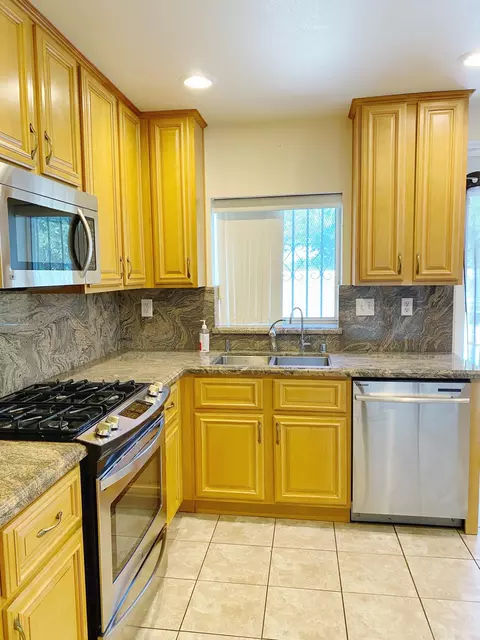 37807 57th St E, Palmdale, CA 93552 photo 8
