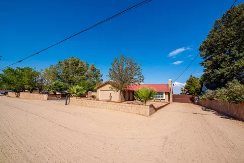 43122 41st St, Lancaster, CA 93536 photo 3