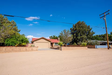 43122 41st St, Lancaster, CA 93536 photo 2