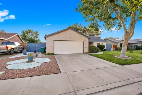 43803 Tranquility Ct, Lancaster, CA 93535 photo 2