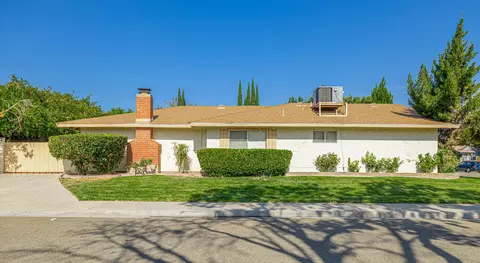 2058 Top Cir, Lancaster, CA 93536 photo 3
