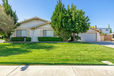 2058 Top Cir, Lancaster, CA 93536 photo 1