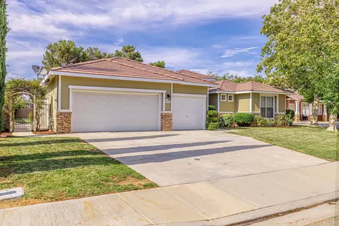 4723 Kindling Ct, Lancaster, CA 93536 photo 2