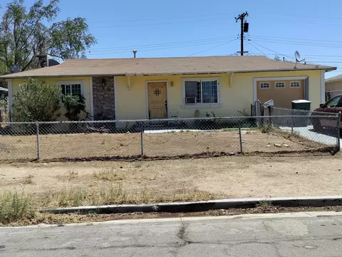 15248 Carol St, Mojave, CA 93501 photo 2