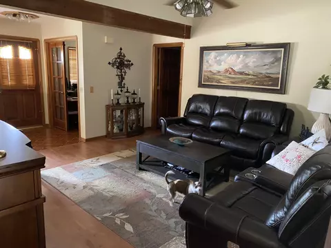 43725 Colony Dr, Lancaster, CA 93536 photo 2