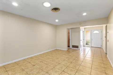 45335 Lorimer Ave, Lancaster, CA 93534 photo 3