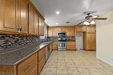45335 Lorimer Ave, Lancaster, CA 93534 photo 10