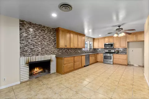 45335 Lorimer Ave, Lancaster, CA 93534 photo 9
