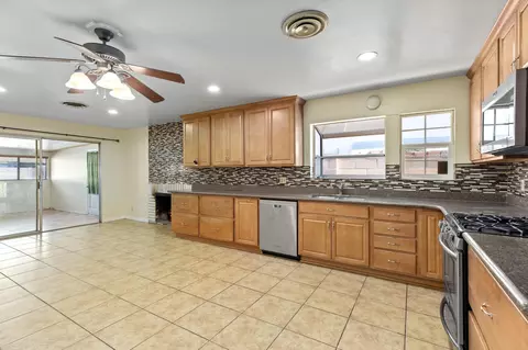 45335 Lorimer Ave, Lancaster, CA 93534 photo 6