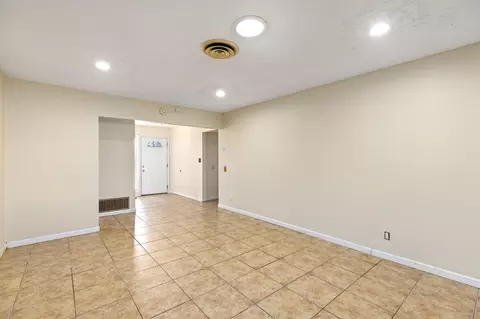 45335 Lorimer Ave, Lancaster, CA 93534 photo 4
