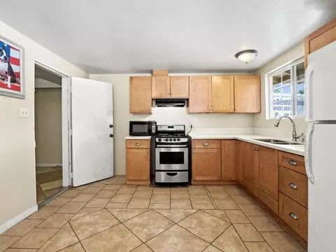 1229 Avenue R-5 E, Palmdale, CA 93550 photo 4